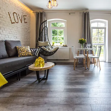 Hotelove Z Biokominkiem Stara Kuznia Apartamento *