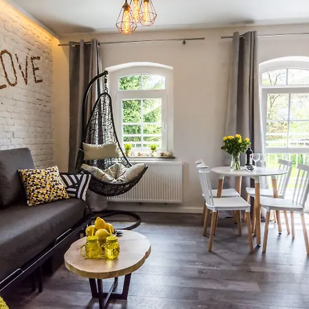 Hotelove Z Biokominkiem Stara Kuznia Apartmán