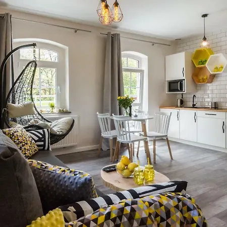 Hotelove Z Biokominkiem Stara Kuznia Apartmán